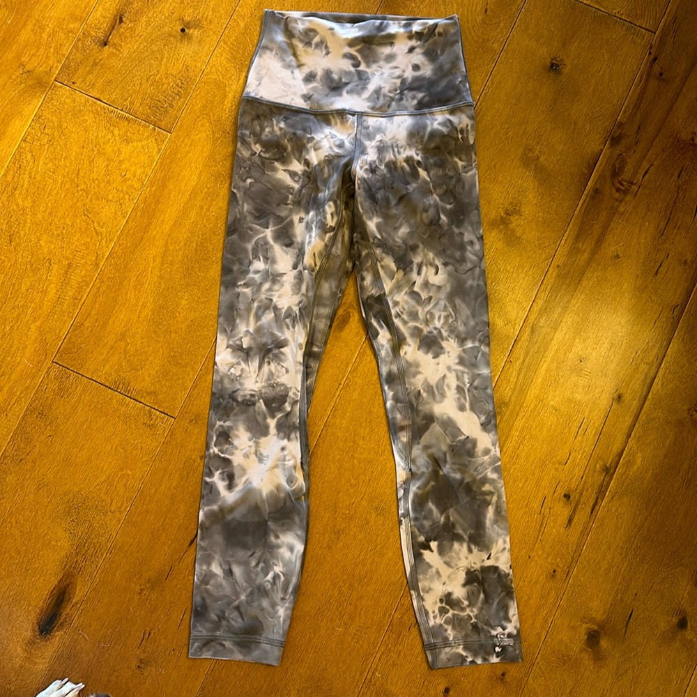Buttery soft align lululemon leggings - high waist , 23 in inseam .